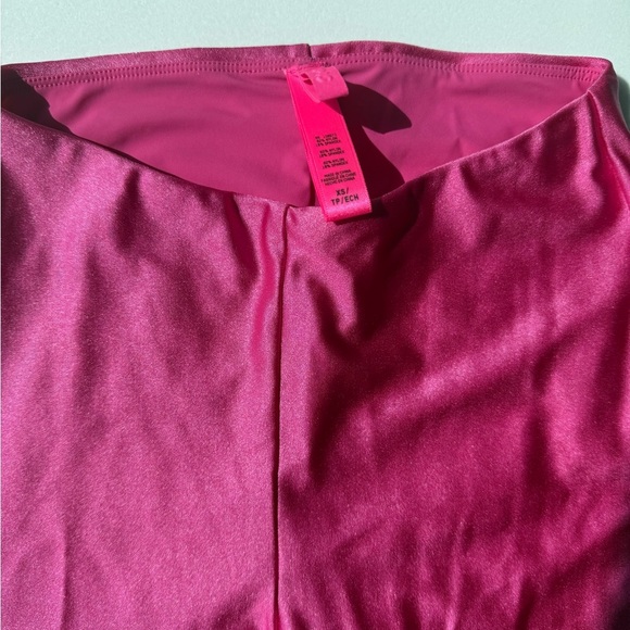 SKIMS-shine jersey hot pink leggings-XS NWOT - Picture 3 of 3